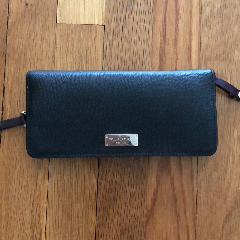 Henri Bendel wallet